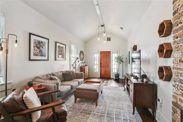 3028 ST PETER ST, New Orleans, LA 70119