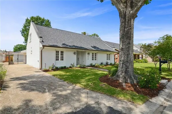 8724 ROSECREST LN, River Ridge, LA 70123