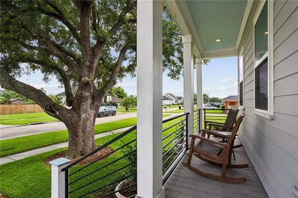 1236 PERRIN DR, Arabi, LA 70032