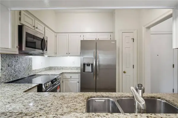 801 RUE DAUPHINE #103, Metairie, LA 70005