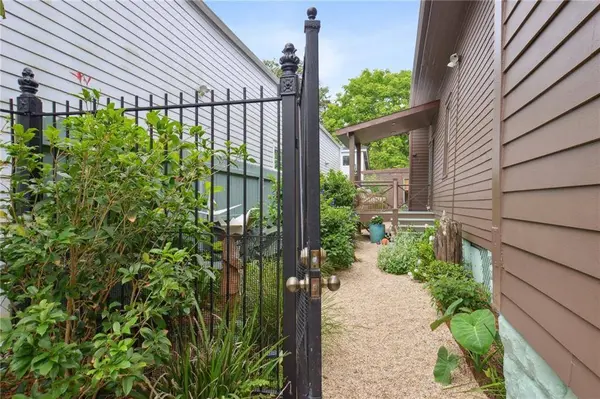 722 CONSTANTINOPLE ST, New Orleans, LA 70115