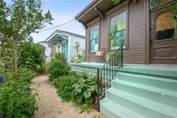 722 CONSTANTINOPLE ST, New Orleans, LA 70115