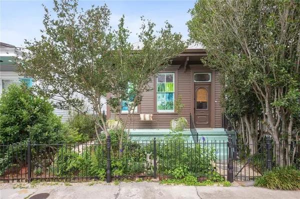 722 CONSTANTINOPLE ST, New Orleans, LA 70115