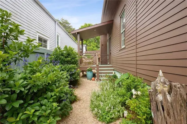 722 CONSTANTINOPLE ST, New Orleans, LA 70115