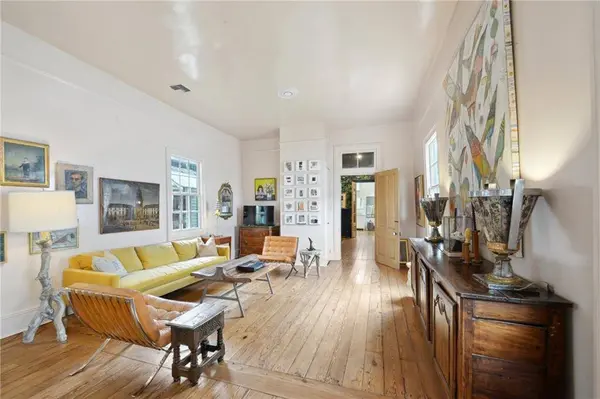 722 CONSTANTINOPLE ST, New Orleans, LA 70115