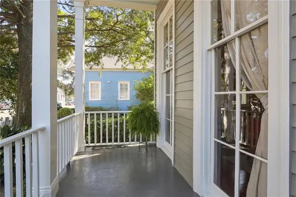 826 CONSTANTINOPLE ST, New Orleans, LA 70115