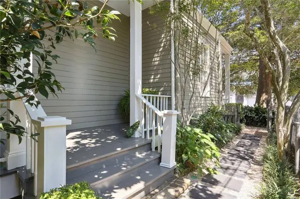 826 CONSTANTINOPLE ST, New Orleans, LA 70115