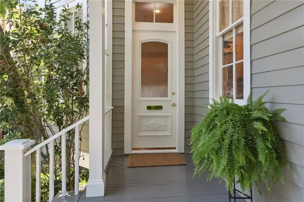 826 CONSTANTINOPLE ST, New Orleans, LA 70115