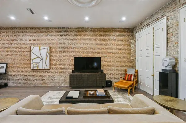 1132 TCHOUPITOULAS ST, New Orleans, LA 70130