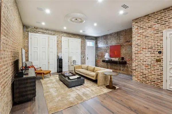 1132 TCHOUPITOULAS ST, New Orleans, LA 70130