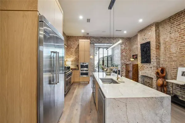 1132 TCHOUPITOULAS ST, New Orleans, LA 70130