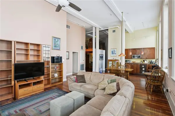 920 POEYFARRE ST #203, New Orleans, LA 70130