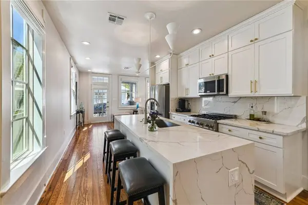 5512 ANNUNCIATION ST, New Orleans, LA 70115