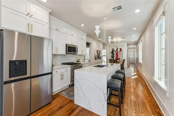 5512 ANNUNCIATION ST, New Orleans, LA 70115