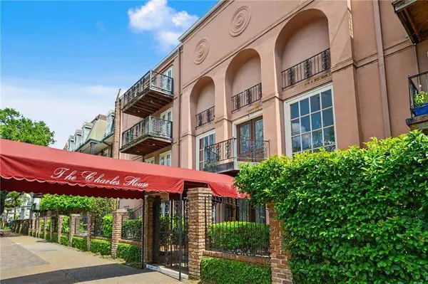 3000 ST CHARLES AVE #105, New Orleans, LA 70115