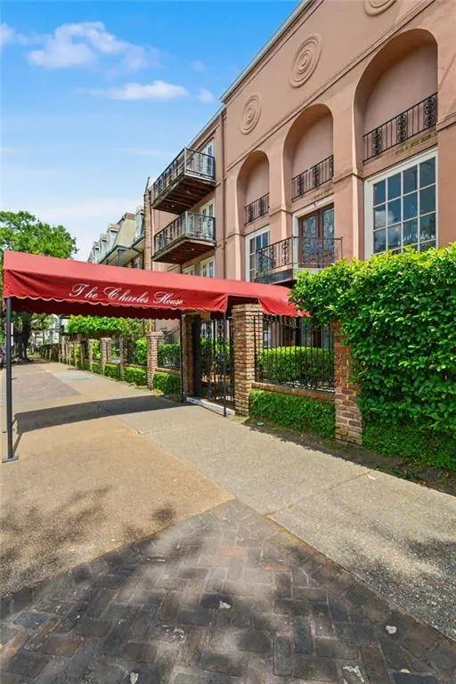 3000 ST CHARLES AVE #105, New Orleans, LA 70115