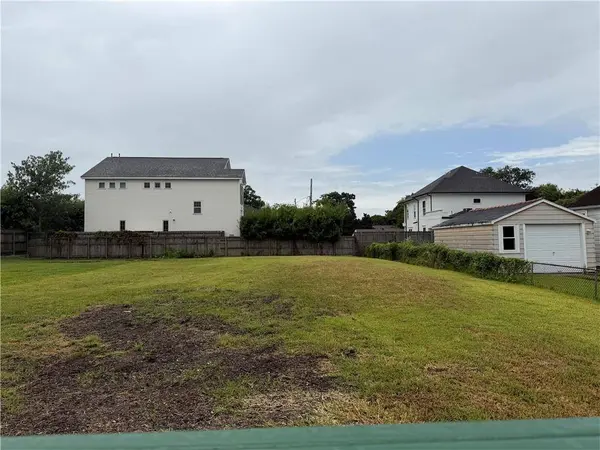 352 METAIRIE HEIGHTS AVE