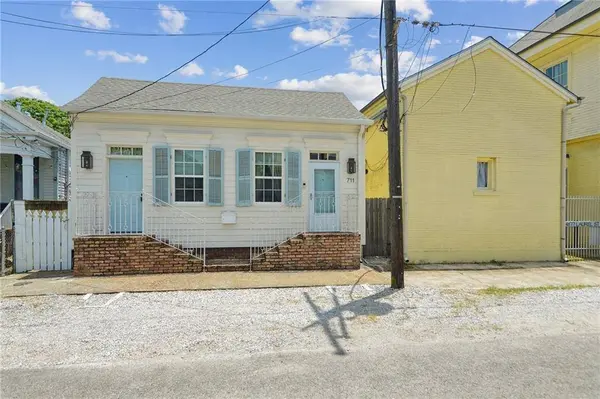 711 UPPERLINE ST, New Orleans, LA 70115