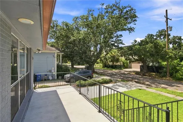 1718 BURBANK DR, New Orleans, LA 70122