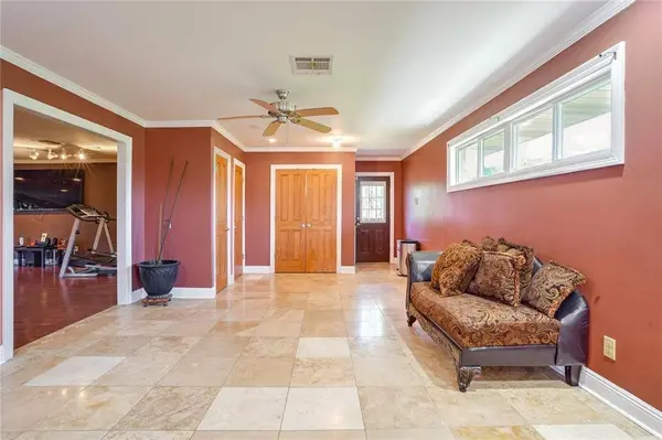 1239 SEVILLE DR, New Orleans, LA 70122