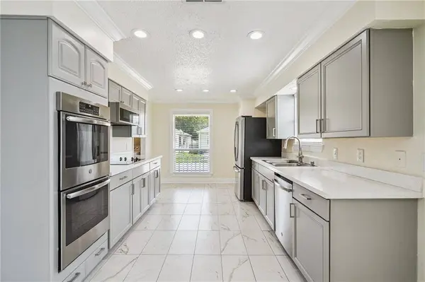 2100 N TURNBULL DR, Metairie, LA 70001