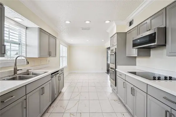 2100 N TURNBULL DR, Metairie, LA 70001