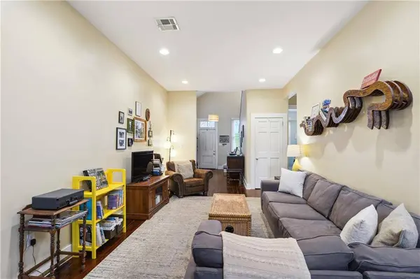 2213 VALENCE ST, New Orleans, LA 70115