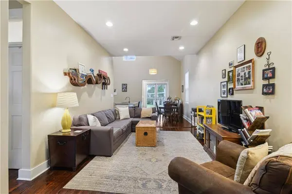 2213 VALENCE ST, New Orleans, LA 70115