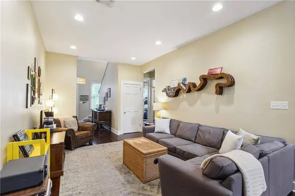 2213 VALENCE ST, New Orleans, LA 70115