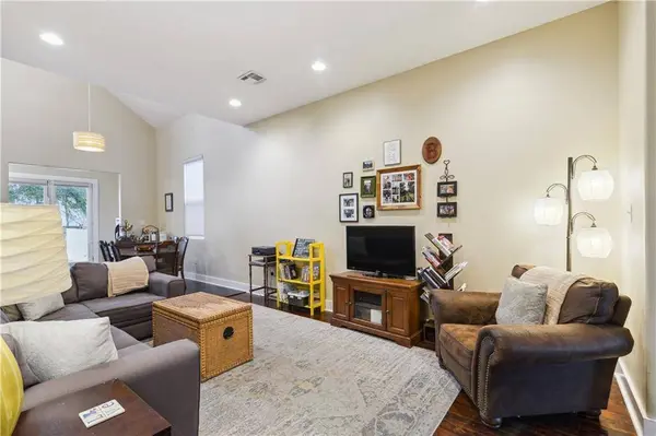 2213 VALENCE ST, New Orleans, LA 70115