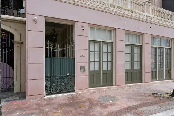 828 ST CHARLES AVE #4, New Orleans, LA 70130