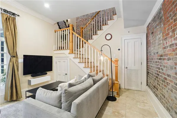 828 ST CHARLES AVE #4, New Orleans, LA 70130