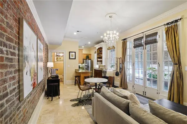 828 ST CHARLES AVE #4, New Orleans, LA 70130