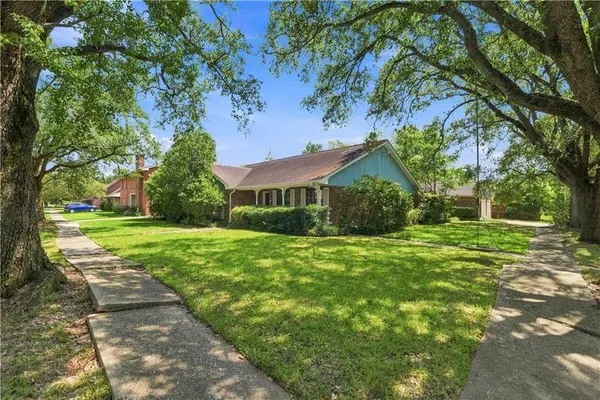 1434 HOLIDAY PL, New Orleans, LA 70114