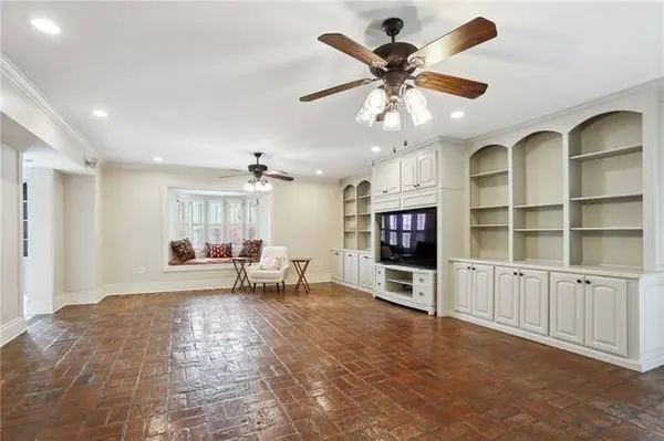 6465 OAKLAND DR, New Orleans, LA 70118