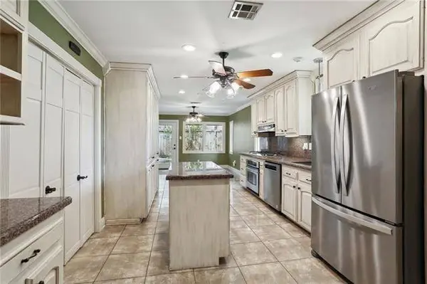 6465 OAKLAND DR, New Orleans, LA 70118