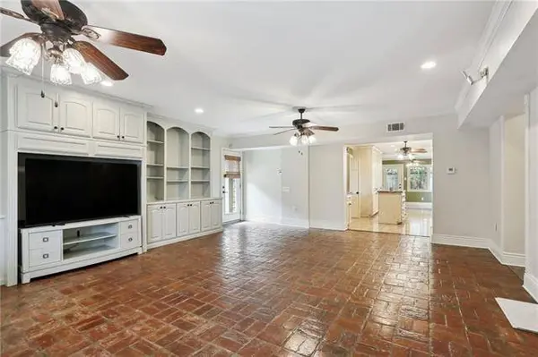 6465 OAKLAND DR, New Orleans, LA 70118