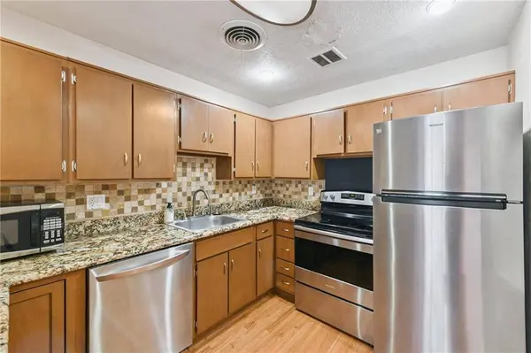 1508 CONSTANTINOPLE ST #12, New Orleans, LA 70115