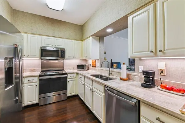 801 RUE BURGUNDY ST #214, Metairie, LA 70005