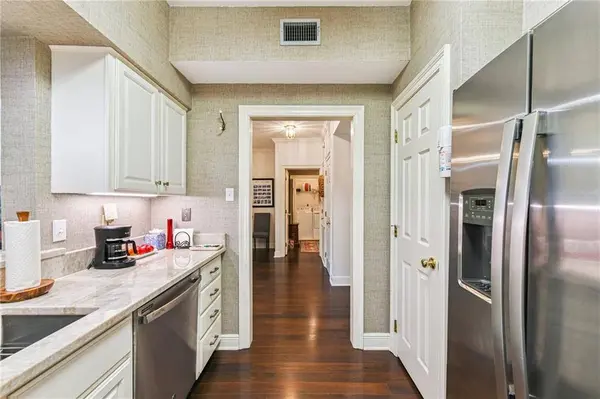 801 RUE BURGUNDY ST #214, Metairie, LA 70005