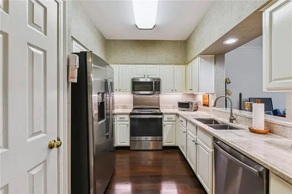 801 RUE BURGUNDY ST #214, Metairie, LA 70005