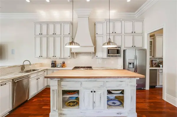 6075 LAUREL ST, New Orleans, LA 70115