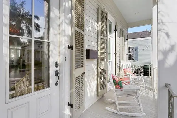 6075 LAUREL ST, New Orleans, LA 70115