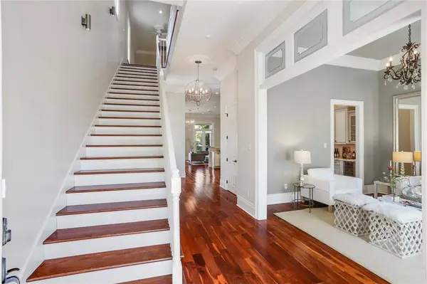 6075 LAUREL ST, New Orleans, LA 70115