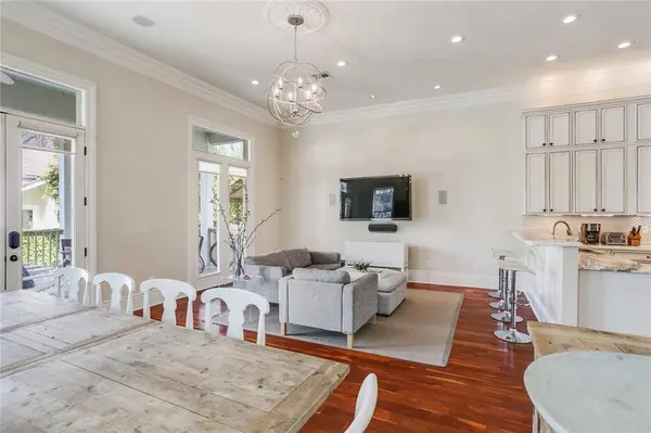 6075 LAUREL ST, New Orleans, LA 70115