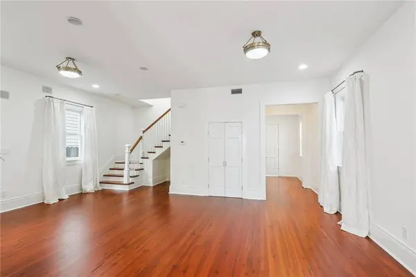 3709 ANNUNCIATION ST, New Orleans, LA 70115