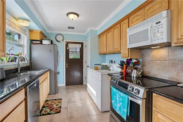 5220 CHARTRES ST, New Orleans, LA 70117