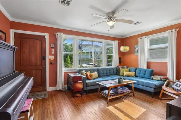 5220 CHARTRES ST, New Orleans, LA 70117