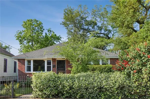 5220 CHARTRES ST, New Orleans, LA 70117
