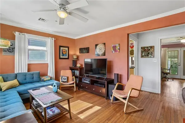 5220 CHARTRES ST, New Orleans, LA 70117